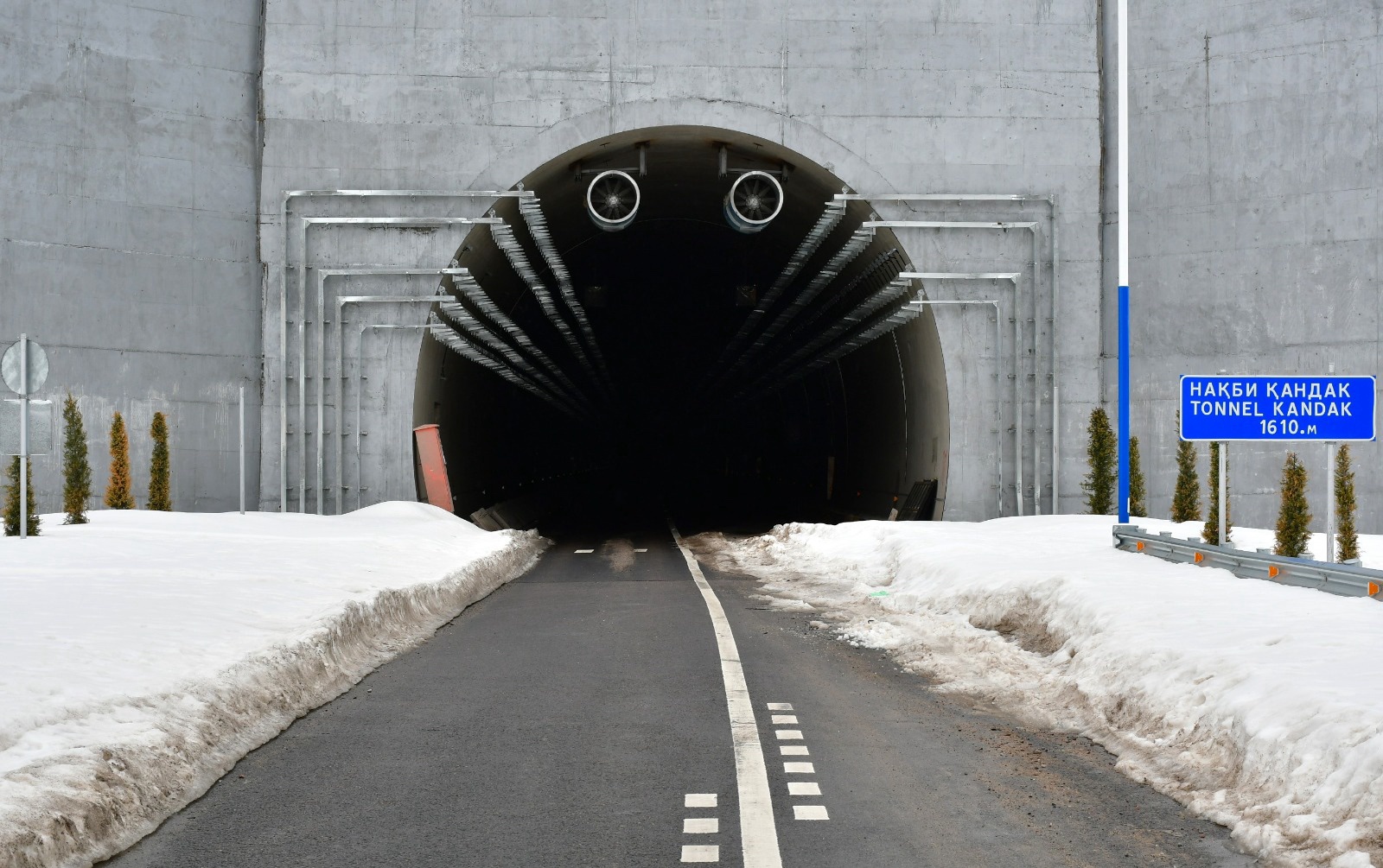 The EBRD supports the Kandak Tunnel, a key link on Tajikistan’s Obigarm–Nurobod road.