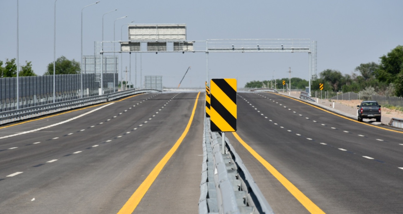 The 234 km section of road between Aktobe and Ulgaisyn forms part of the Western Europe-Western China Corridor