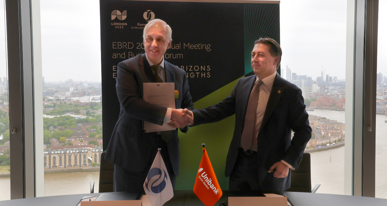 EBRD FI Director George Orlov and Unibank's CEO Emin Rasulzade