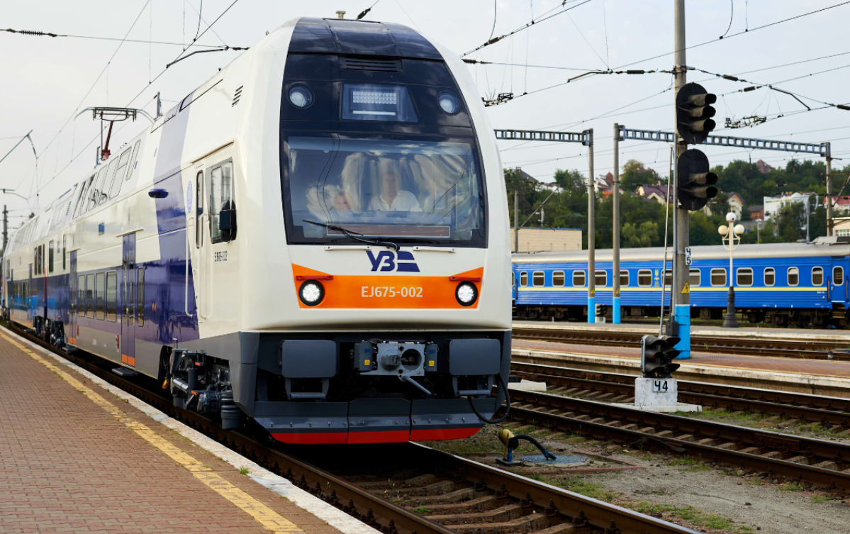 Ukrainian Railways train at a station, representing transport links supported by EBRD investment