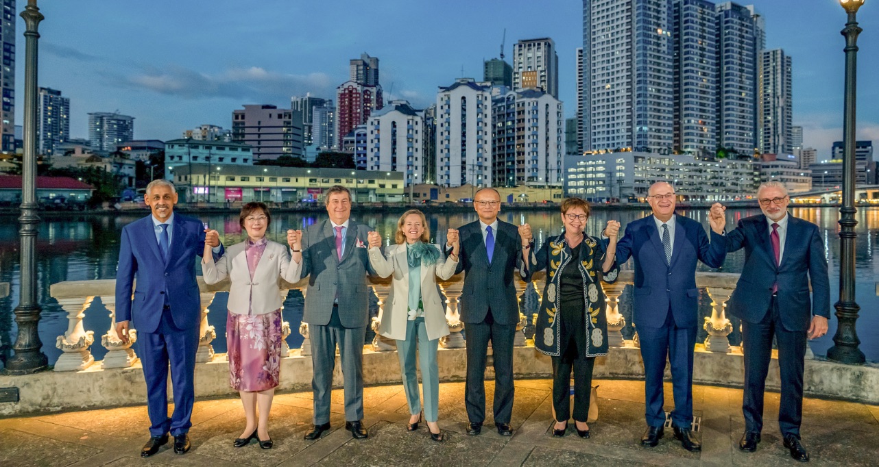 Family Photo of MDB Heads at ADB HQ